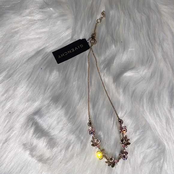 π₯Givenchy statement Necklace π₯ - Picture 9 of 10